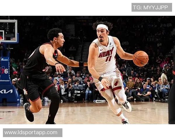 哈克斯高效表现12投10中砍下22分2篮板7助攻助球队获胜 哈克斯高效表现12投10中砍下22分2篮板7助攻助球队获胜