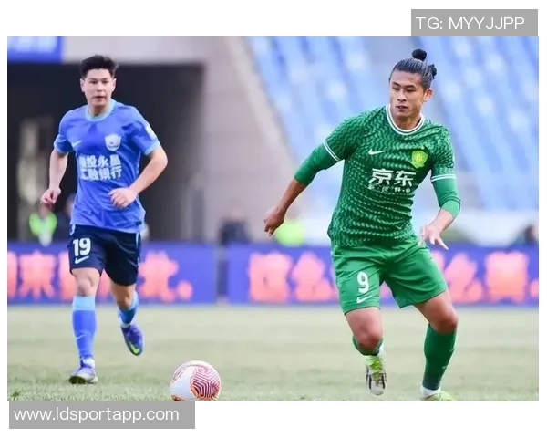 国安上半场伤情影响换人决策冯博轩替换张玉宁出战调整阵容 国安上半场伤情影响换人决策冯博轩替换张玉宁出战调整阵容