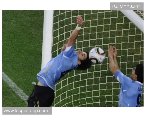 泽卡投诉手球遭裁判驳回VAR回放确认浙江未犯规引争议 泽卡投诉手球遭裁判驳回VAR回放确认浙江未犯规引争议