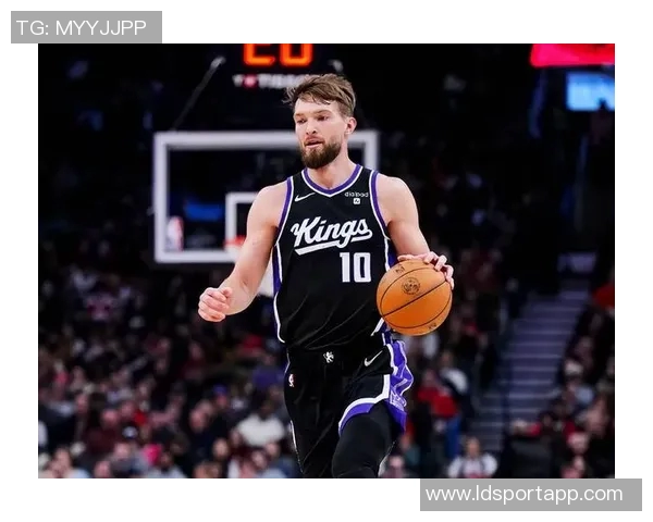 小萨博尼斯攻防失常表现平平小杨频频造犯规让其苦不堪言 小萨博尼斯攻防失常表现平平小杨频频造犯规让其苦不堪言