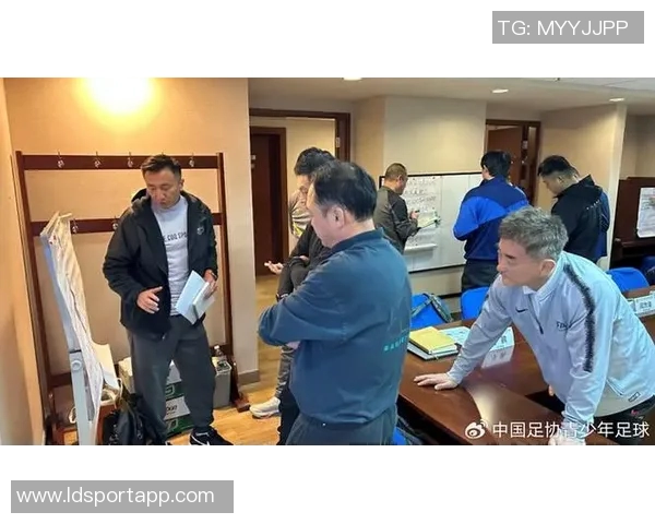 2025至2026年度中国足协青训总监培训班首阶段课程圆满完成展现青训新发展