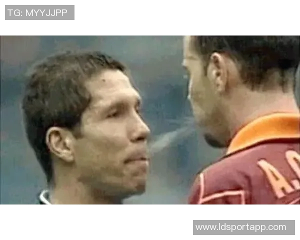 扎戈揭秘托蒂夜间打呼噜与梦话西蒙尼挑衅引发我吐口水事件真相