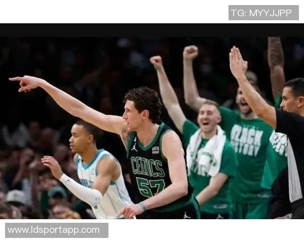 卡斯尔称赞科内特在攻防两端表现出色并展现出卓越沟通能力