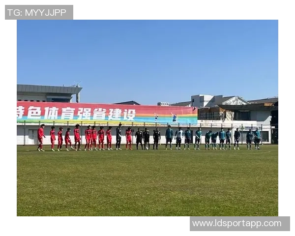 上海海港B队抵达昆明海埂基地开启三周冬训备战新赛季 上海海港B队抵达昆明海埂基地开启三周冬训备战新赛季