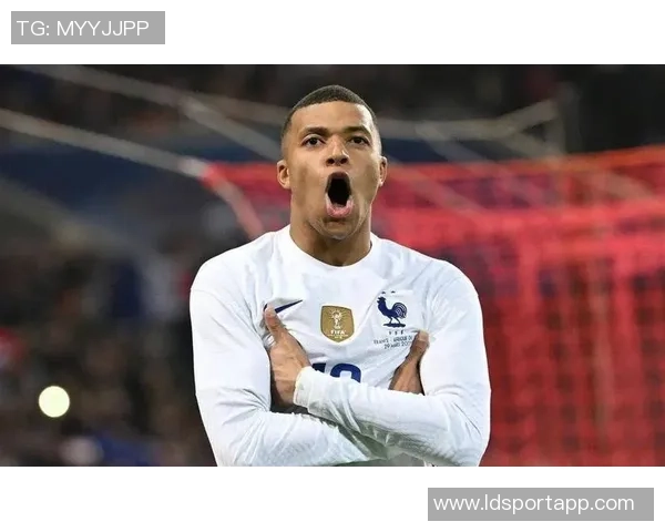 姆巴佩欧冠单场狂轰四球成历史第三人超越梅罗传奇表现引发热议 姆巴佩欧冠单场狂轰四球成历史第三人超越梅罗传奇表现引发热议