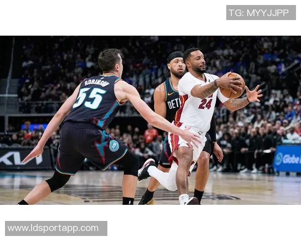 热火战胜雷霆鲍威尔称赞团队文化凝聚力与全员贡献