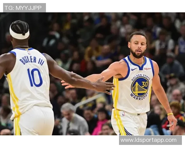 库里谈比赛开局表现不佳并分析队友对场上空间的影响