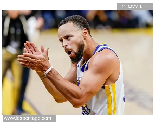 库里赛前训练穿TMac3s向麦迪致敬展现传奇球员的风范