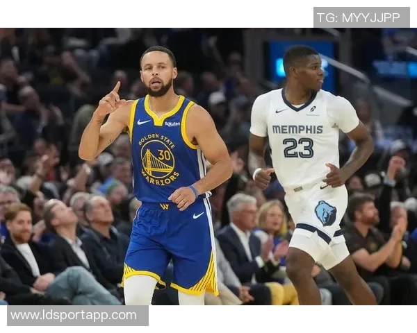 库里被称为二当家引发勇士球迷怒怼KD评论区调侃引发热议