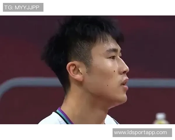 文班半场表现抢眼尽管失误增多依然贡献11分8板2帽