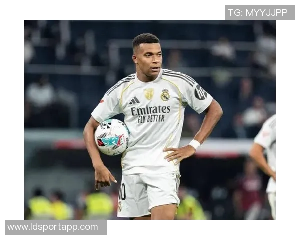 姆巴佩全场表现抢眼成功过人和对抗均为最高评分达到73