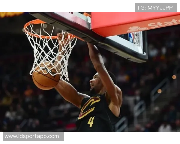 莫布里高效表现7投5中贡献14分5篮板4助攻三分球命中率出色