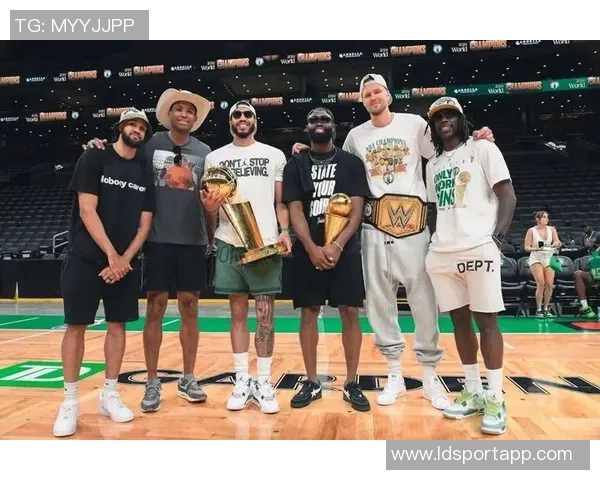 德里克怀特分享新阵容感受新面孔渴望机会马祖拉全力鞭策 德里克怀特分享新阵容感受新面孔渴望机会马祖拉全力鞭策